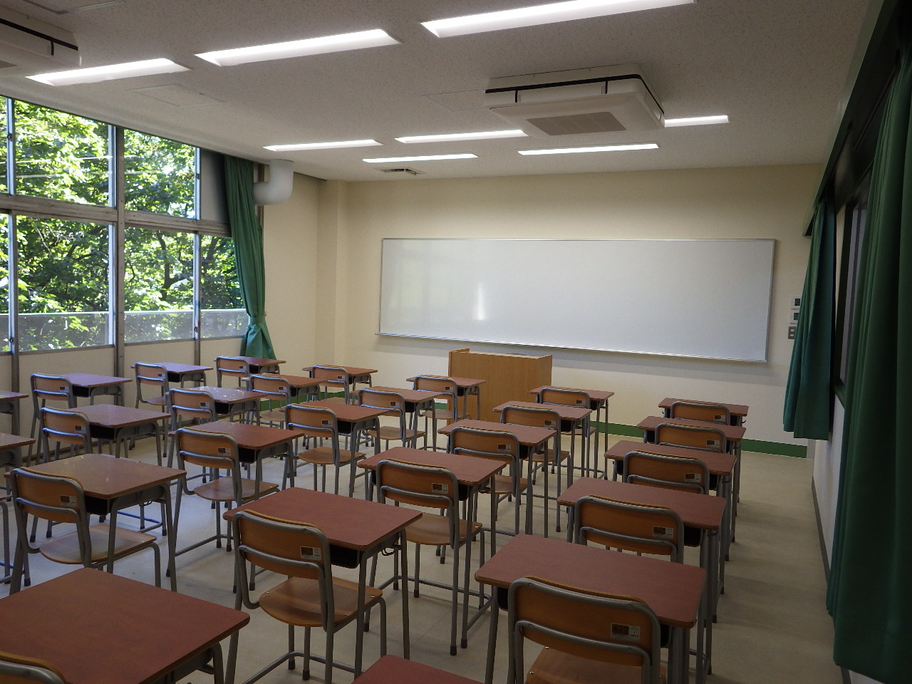 慶應義塾志木高等学校 普通教室棟2階旧ロッカールームを小教室に整備する工事